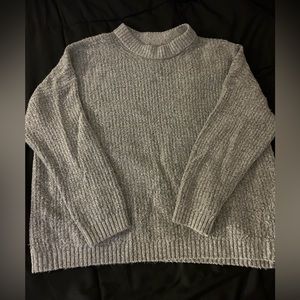 I am selling this grey Hollister sweater!